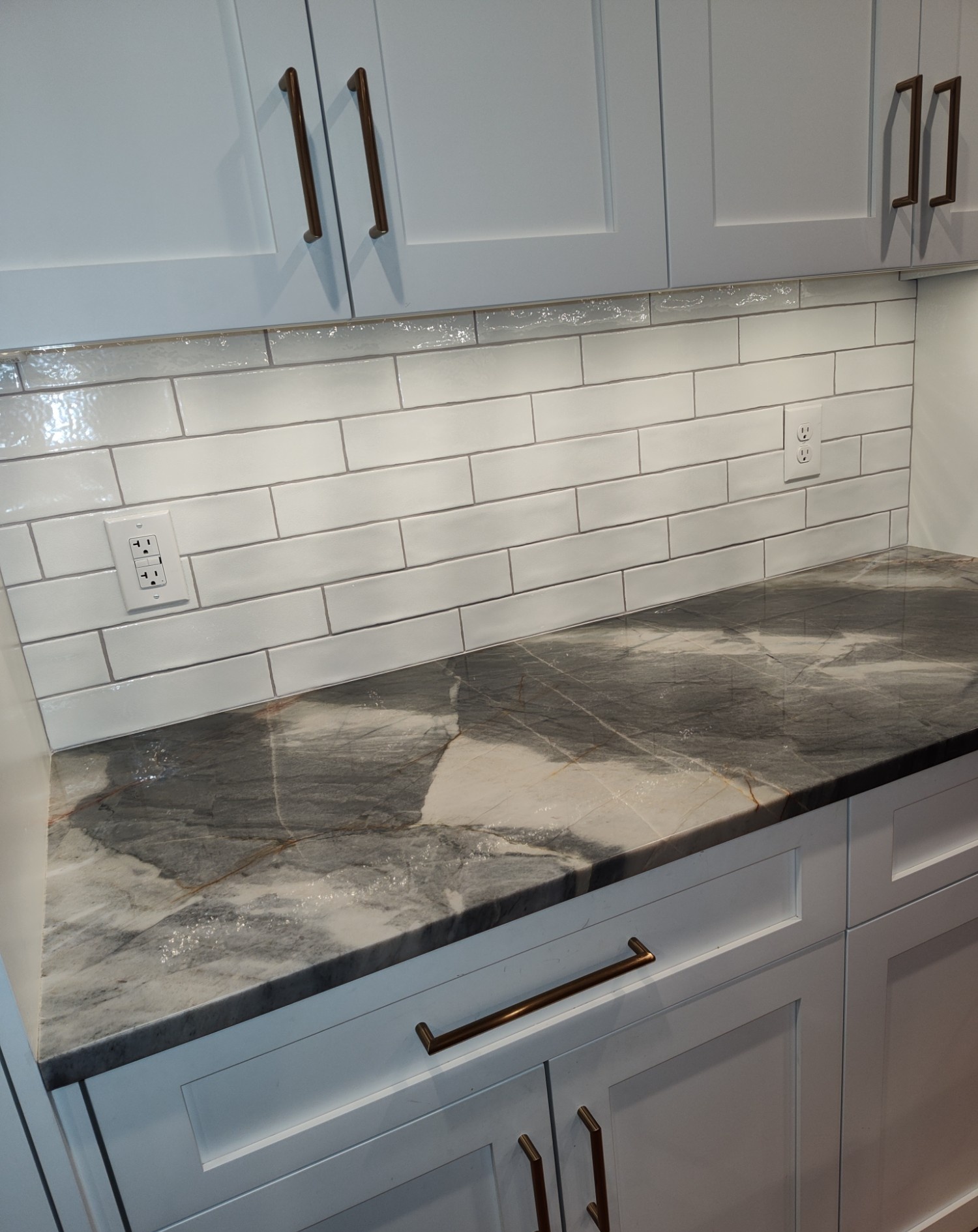 Kitchen backsplash and waterfall marble-look countertop